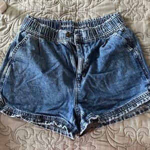 American Eagle High Waisted Jean Shorts Size 4 with Scalloped detail